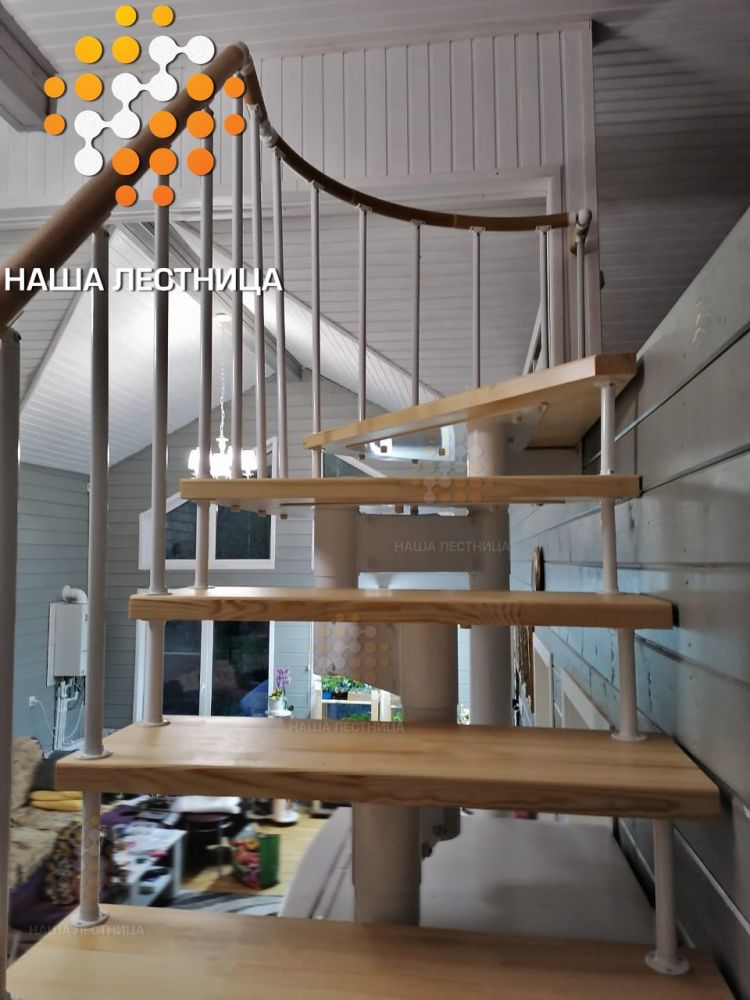Фото &nbsp;лестница в частном доме на второй этаж, произвольная форма - вид 3