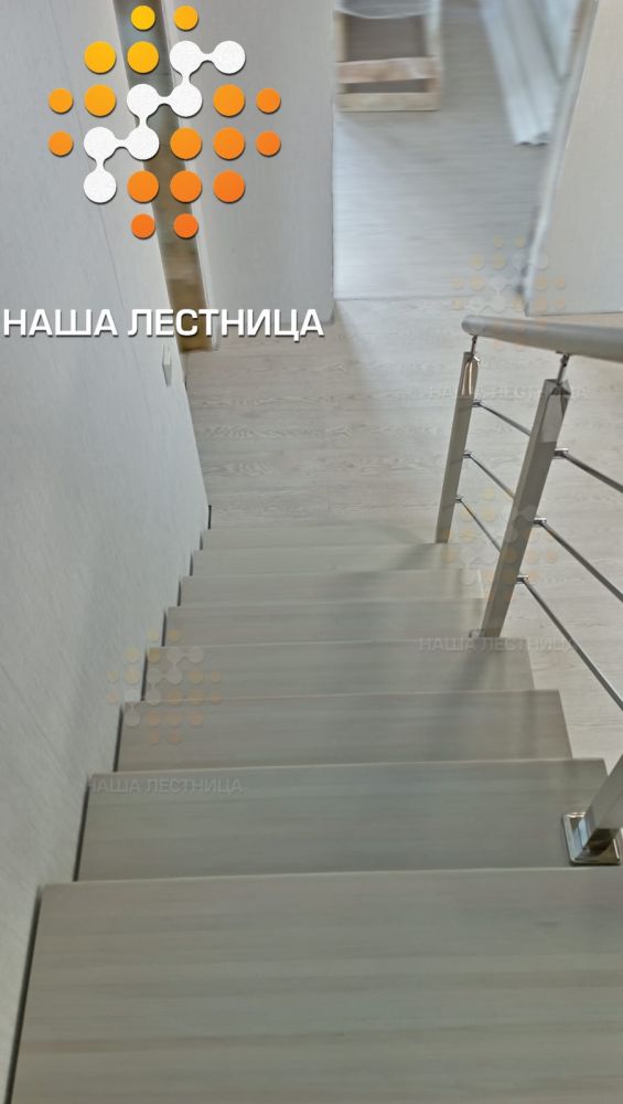 Фото лестница в частном доме на второй этаж, серия лаунж - вид 4