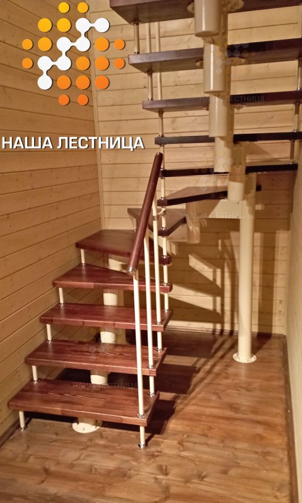 Фото лестница для дачи, поворот на 180 - вид 1