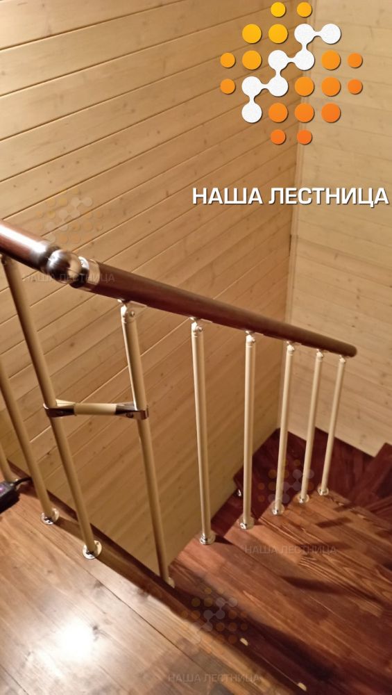 Фото лестница для дачи, поворот на 180 - вид 6