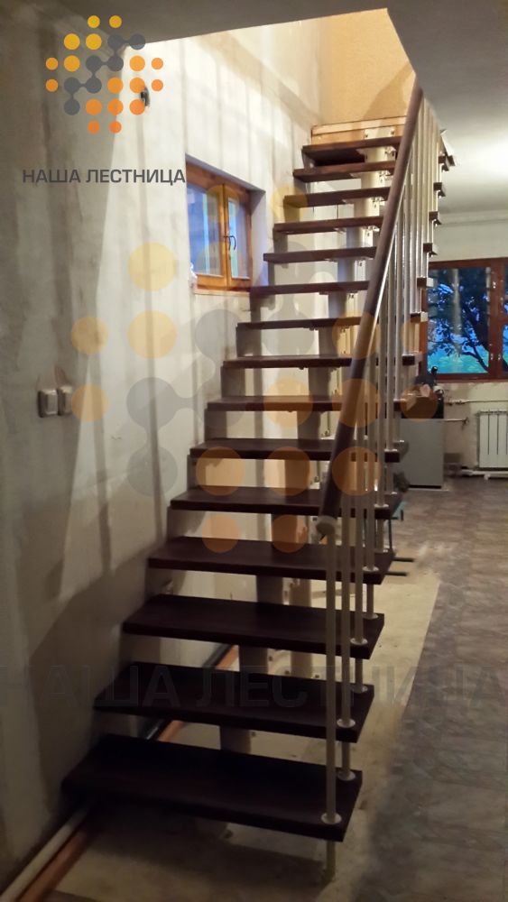 Фото недорогая лестница в доме на второй этаж - вид 1