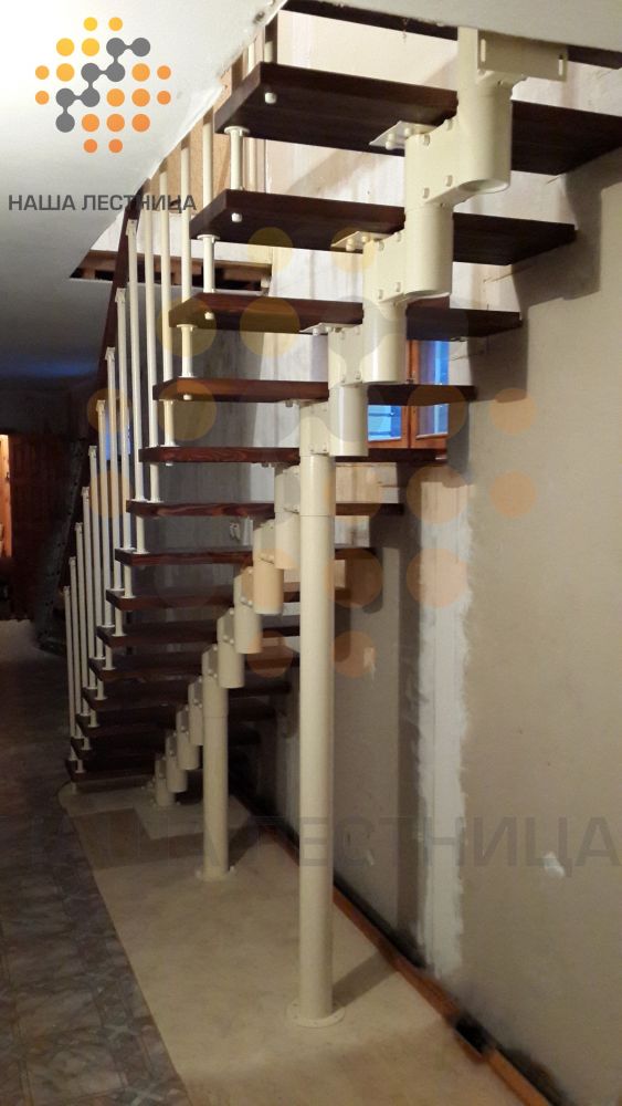 Фото недорогая лестница в доме на второй этаж - вид 2