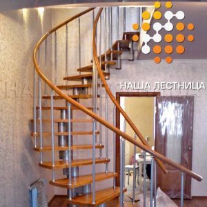 Лестница в частном доме на второй этаж спиральной формы