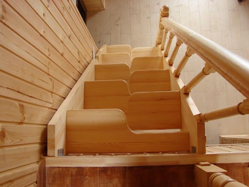 Лестница в небольших помещениях: несколько необычных вариантов дизайна