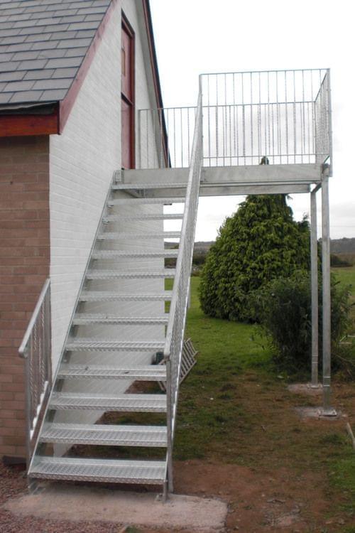 Делаем лестницы металлические уличные своими руками для дома