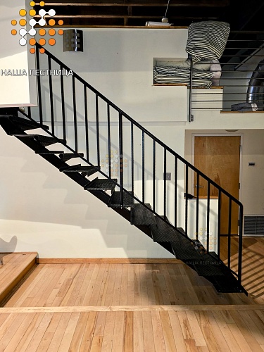 Лестница для дома на монокосоуре серии СуперЛайт №928 - фото №7