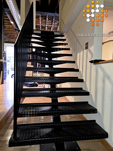 Лестница для дома на монокосоуре серии СуперЛайт №928 - фото №6