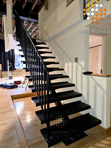 Лестница для дома на монокосоуре серии СуперЛайт №928 - фото маленькое