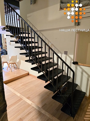 Лестница для дома на монокосоуре серии СуперЛайт №928 - фото №2